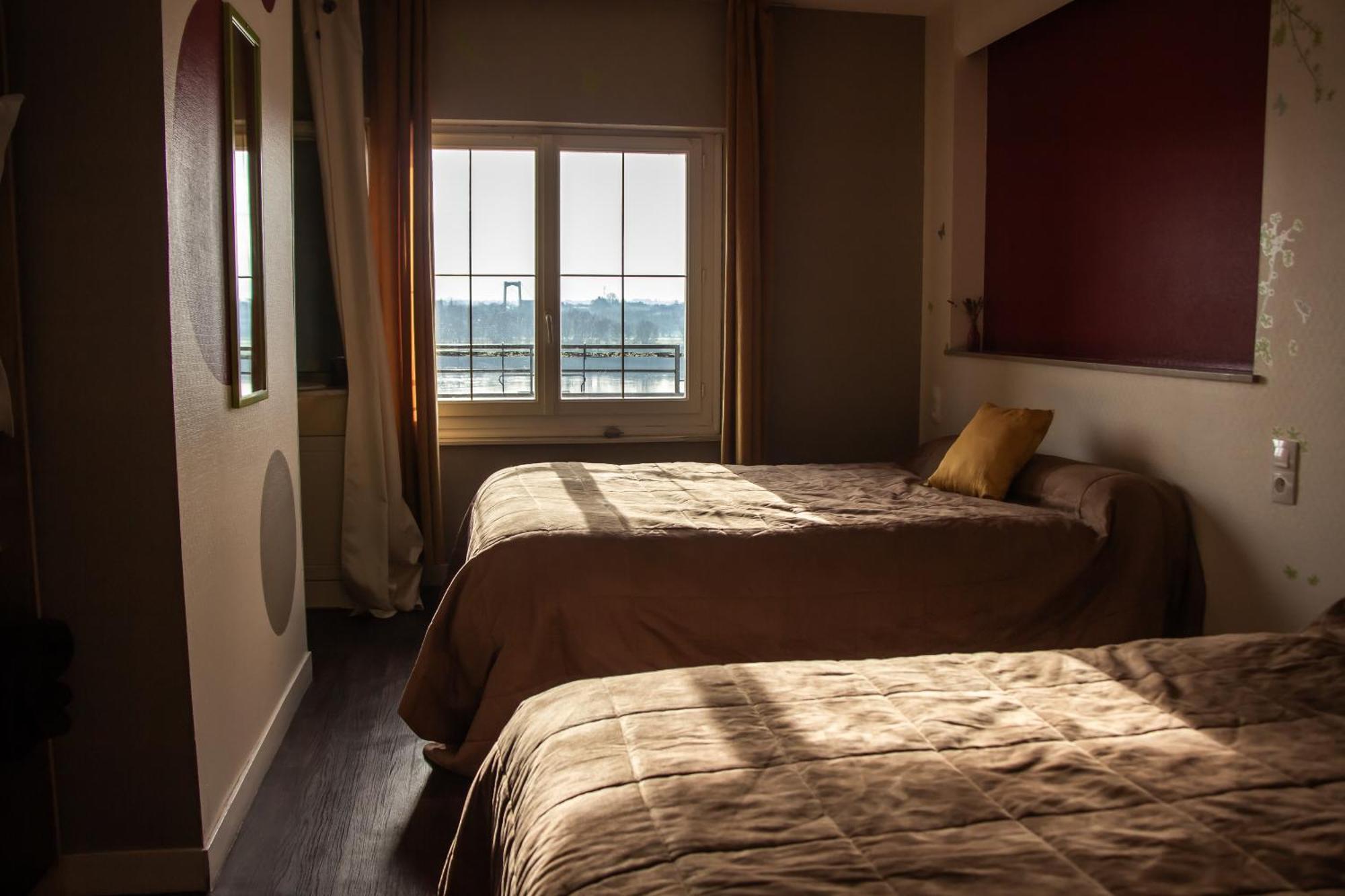Le Petit Pecheur Hotel Saint-Florent-le-Vieil ภายนอก รูปภาพ