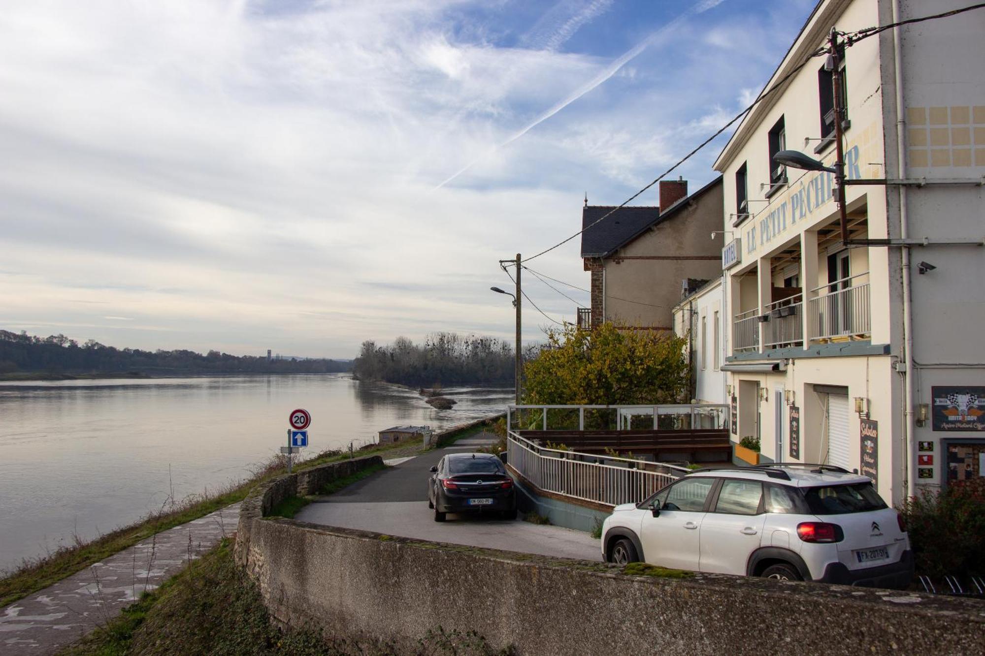 Le Petit Pecheur Hotel Saint-Florent-le-Vieil ภายนอก รูปภาพ