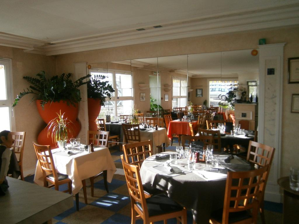 Le Petit Pecheur Hotel Saint-Florent-le-Vieil ภายนอก รูปภาพ