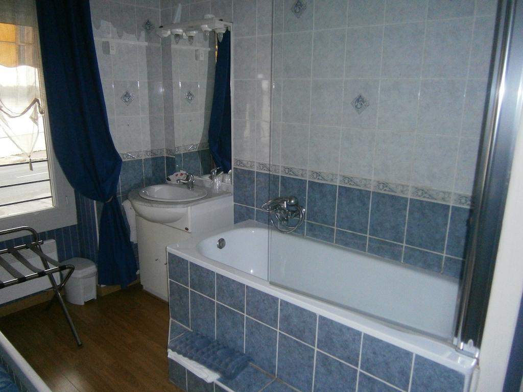 Le Petit Pecheur Hotel Saint-Florent-le-Vieil ภายนอก รูปภาพ