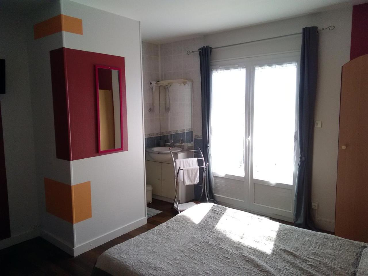 Le Petit Pecheur Hotel Saint-Florent-le-Vieil ภายนอก รูปภาพ